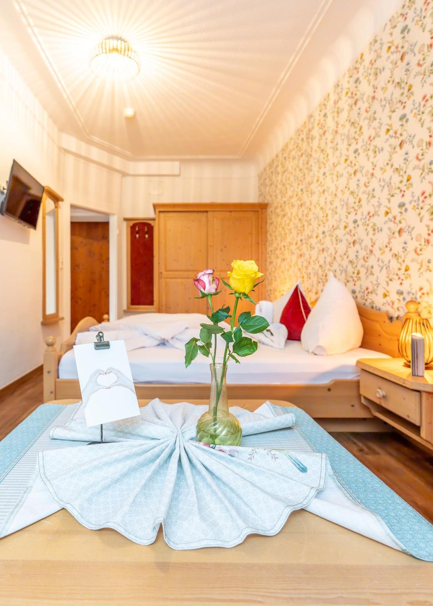Hotel Krone Tirol Reutte Exteriör bild